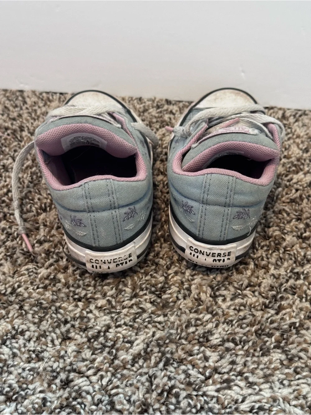 Converse Kids Low-Top Sneakers in Blue and Pink
